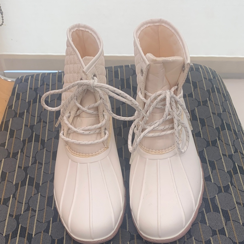 Women's Cream Quilted Lace-Up Winter Duck Boots